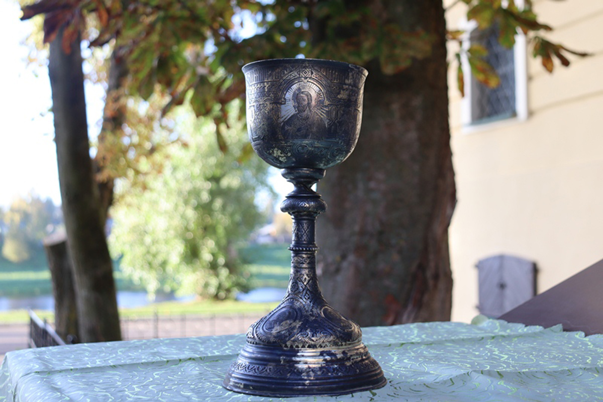 Сотрудники МЧС нашли на дне реки серебряную чашу XIX века – что было дальше