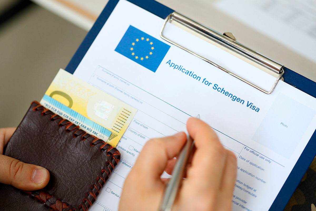 Без визита в посольство: ЕС меняет правила оформления шенгенской визы