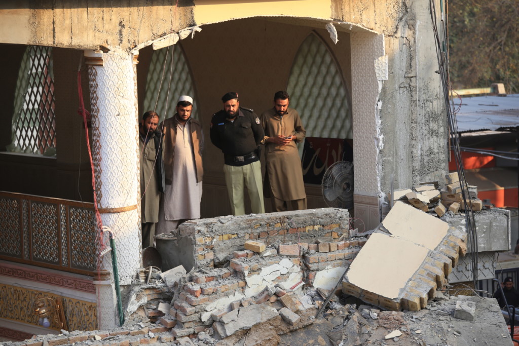 В Пакистане взорвана мечеть: число жертв возросло до 87