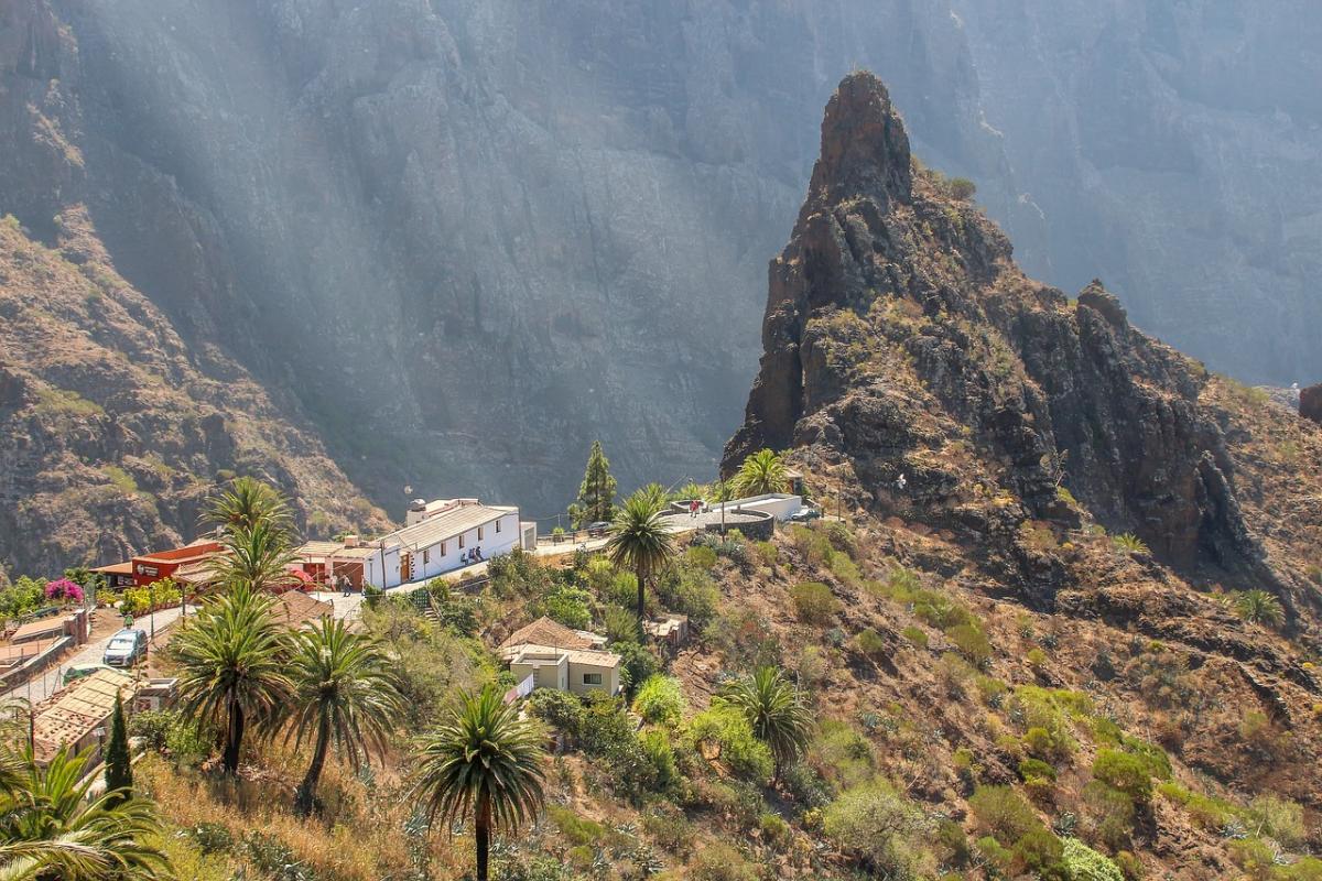 Туристам обещают безопасный отдых на Тенерифе, несмотря на сильные лесные пожары