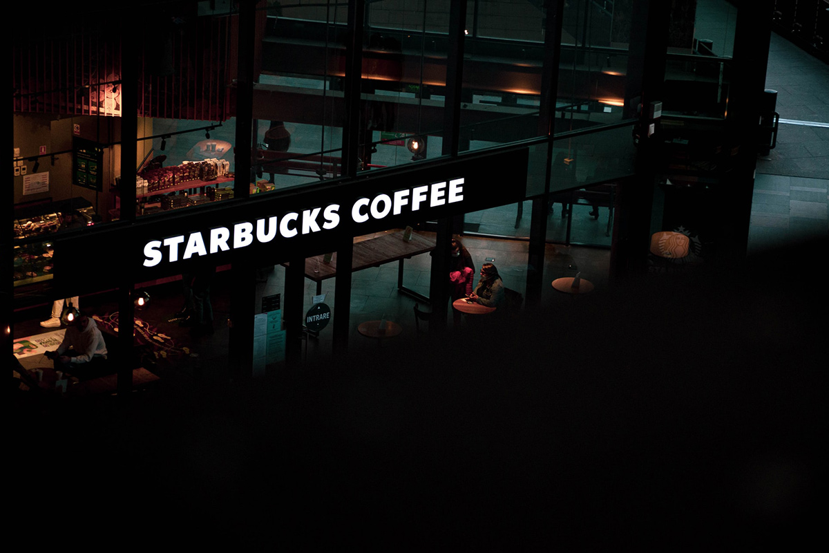Сеть Starbucks в России купит ресторатор Антон Пинский